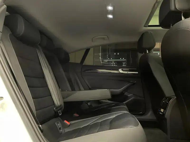 Volkswagen CC 2021 380TSI Striking Edition — миниатюра 26