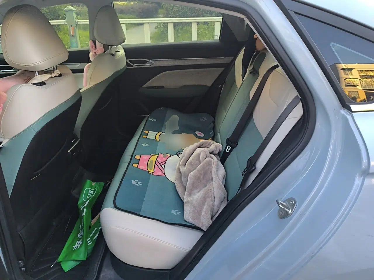 Geely Auto Emgrand L HiP 2022 1.5TD-DHT Pro 100KM Super Rui — миниатюра 17