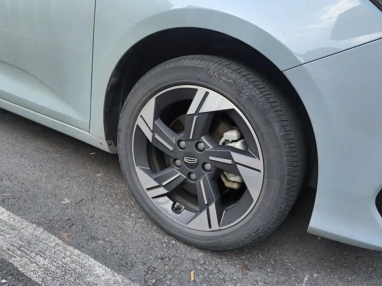 Geely Auto Emgrand L HiP 2022 1.5TD-DHT Pro 100KM Super Rui — миниатюра 8