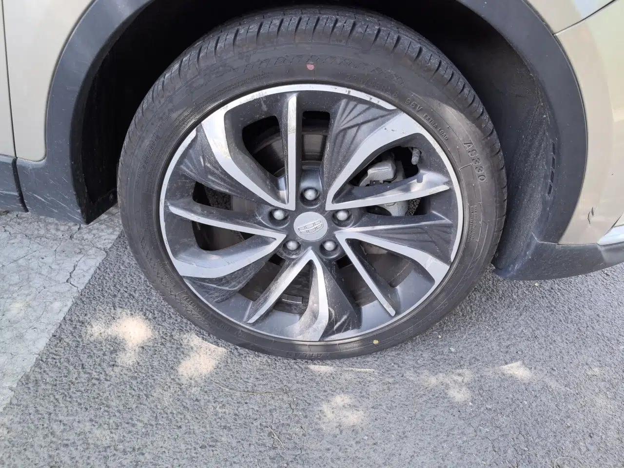 Geely Auto Emgrand GSe 2018 ZhenShang Model — миниатюра 8