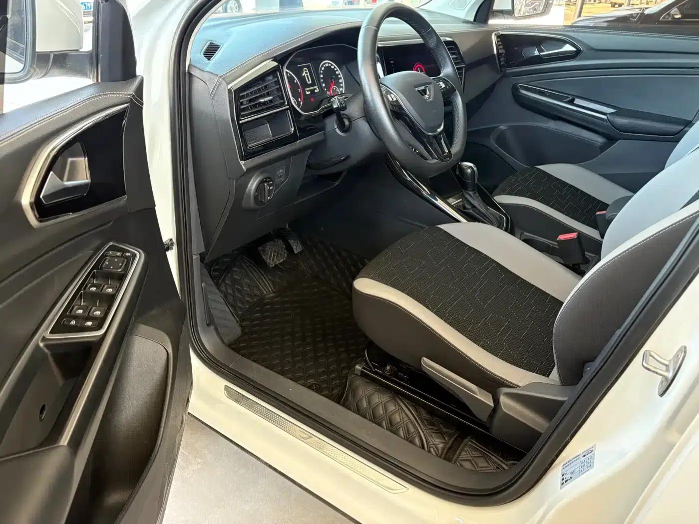 Jetta VS7 2021 1.4T Automatic Entry-Level Edition — миниатюра 6