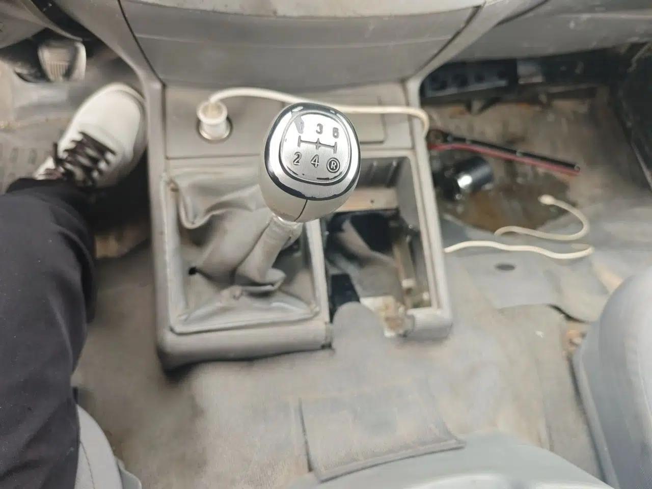 Jinbei Hiace Jinbei Hi-Com Power King 2013 2.0L Manual 5-Seater Gasoline — миниатюра 14