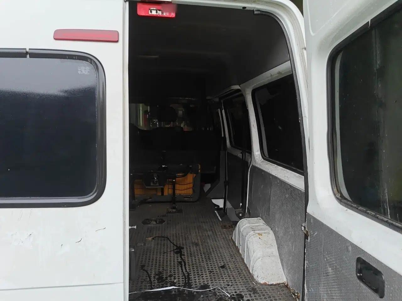 JMC Transit 2019 2.8T Commercial Version Short Wheelbase Mid-Roof 6-Seater China VI JX493 — миниатюра 19