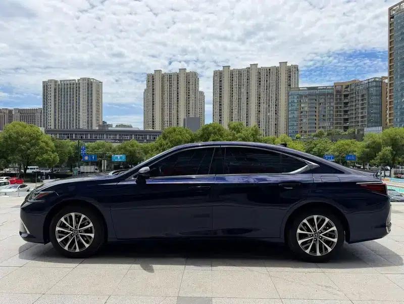 Lexus ES 2022 200 Premium Edition — миниатюра 4