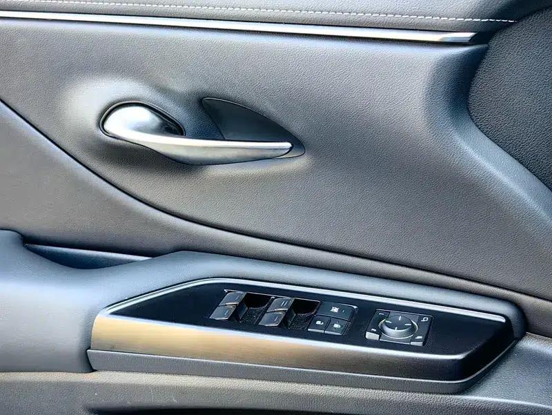 Lexus ES 2021 300h Premium Edition — миниатюра 14