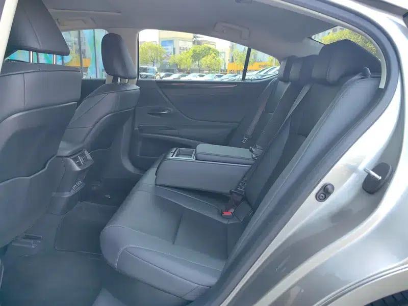 Lexus ES 2021 300h Premium Edition — миниатюра 18