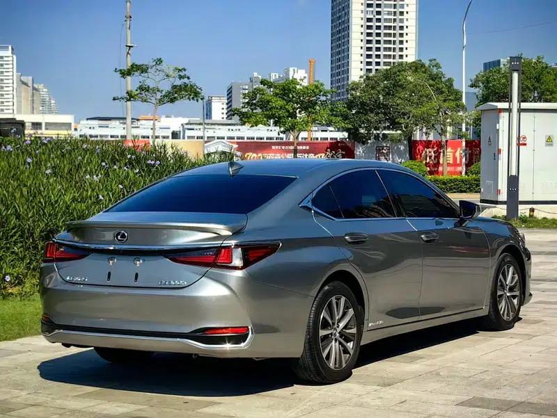 Lexus ES 2021 300h Premium Edition — миниатюра 4