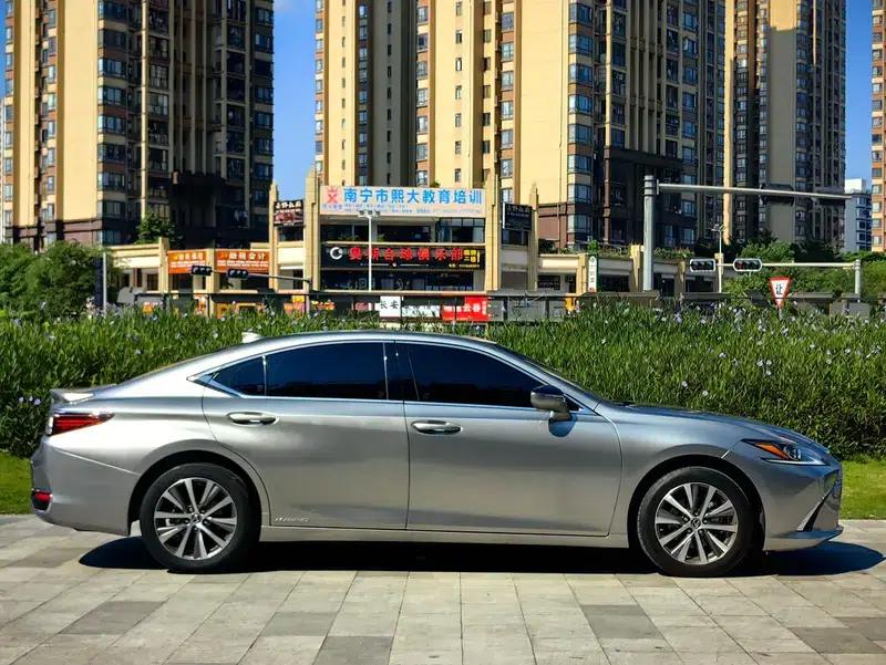 Lexus ES 2021 300h Premium Edition — миниатюра 5