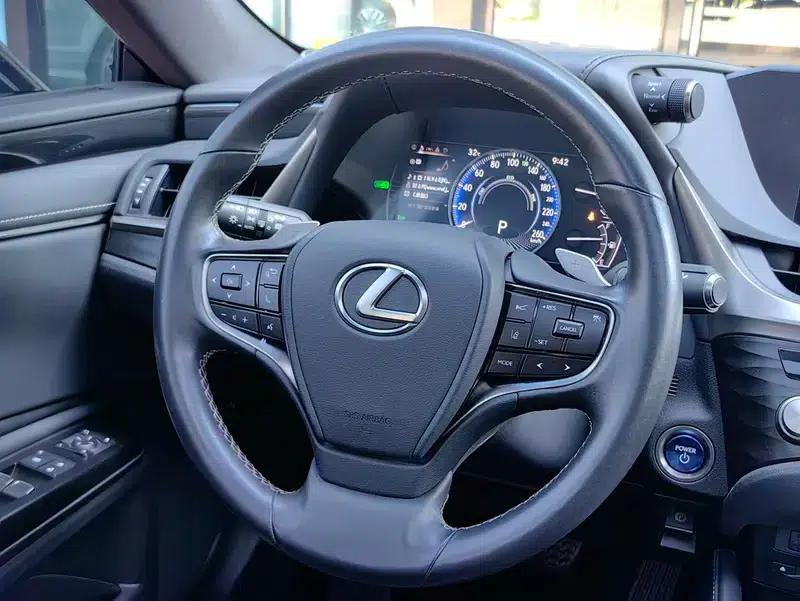 Lexus ES 2021 300h Premium Edition — миниатюра 10