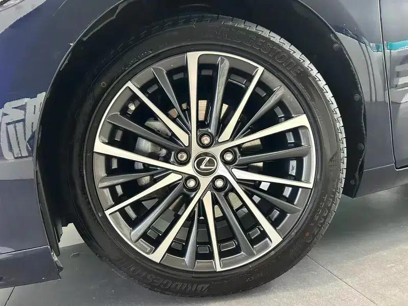 Lexus ES 2022 300h Premium Edition — миниатюра 13