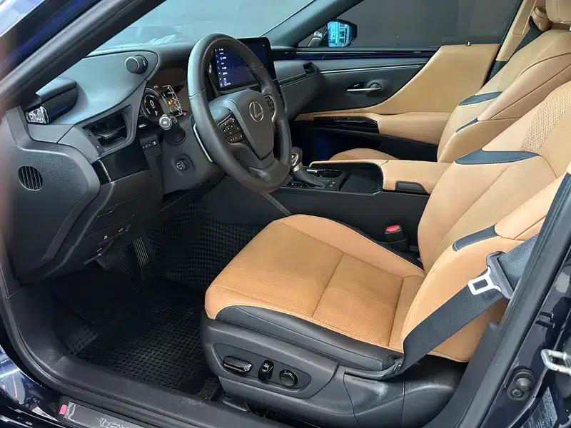 Lexus ES 2022 300h Premium Edition — миниатюра 24