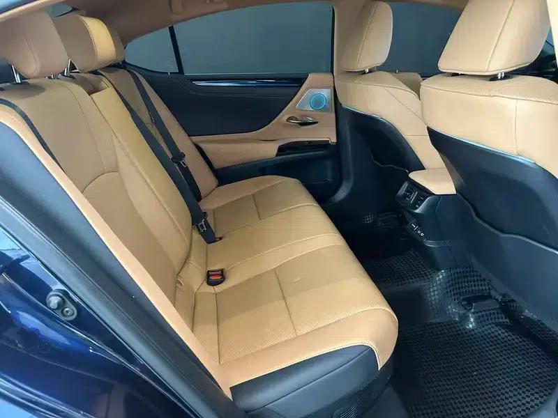 Lexus ES 2022 300h Premium Edition — миниатюра 25