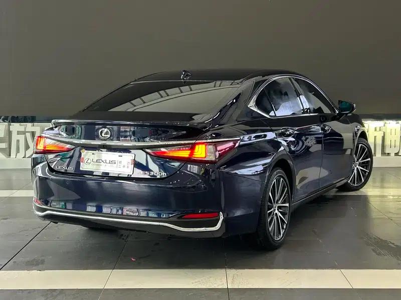 Lexus ES 2022 300h Premium Edition — миниатюра 6
