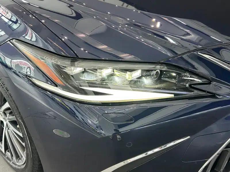 Lexus ES 2022 300h Premium Edition — миниатюра 9