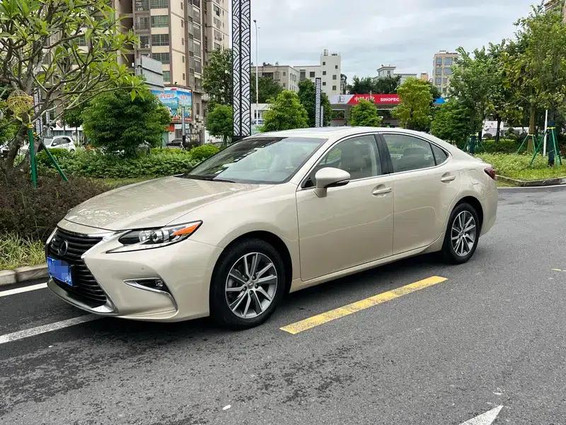 Lexus ES 2015 300h Comfort Edition — миниатюра 1