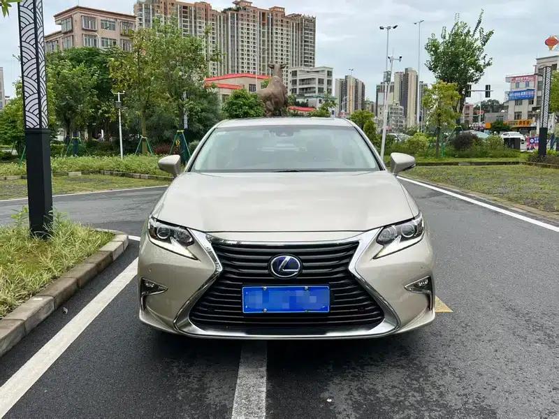 Lexus ES 2015 300h Comfort Edition — миниатюра 2