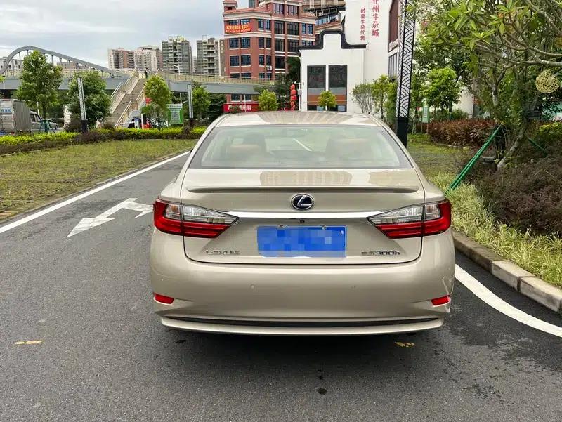 Lexus ES 2015 300h Comfort Edition — миниатюра 4