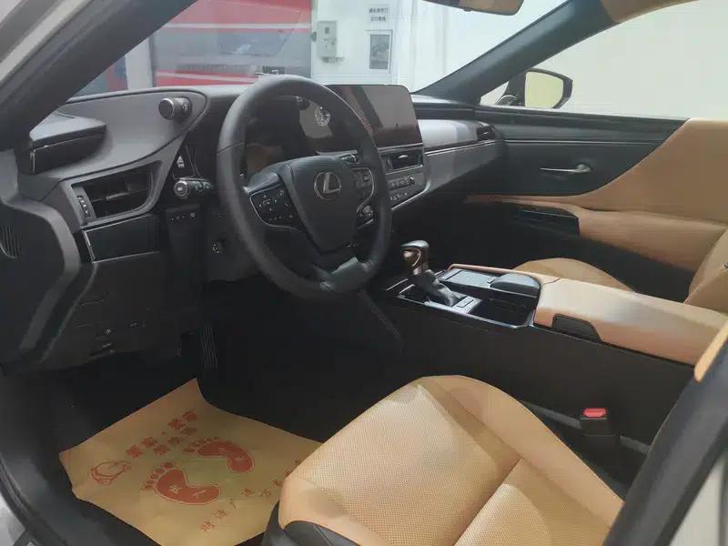 Lexus ES 2021 300h Premium Edition — миниатюра 11