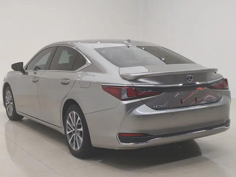 Lexus ES 2021 300h Premium Edition — миниатюра 4