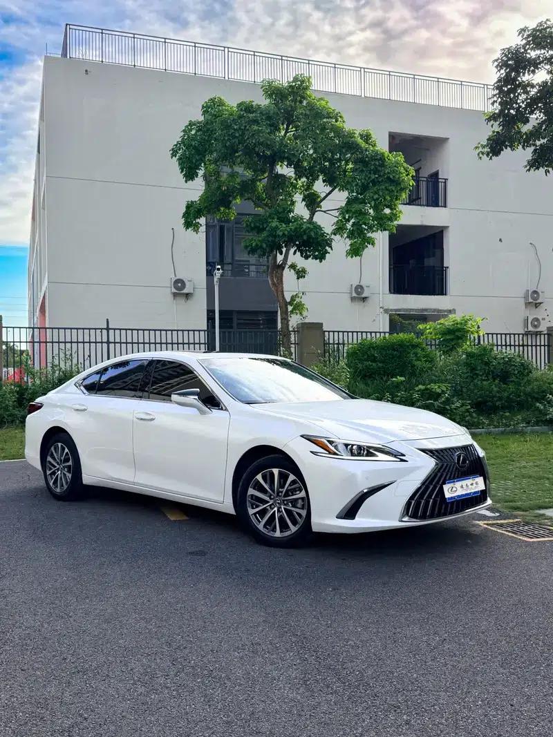 Lexus ES 2022 200 Premium Edition — миниатюра 3