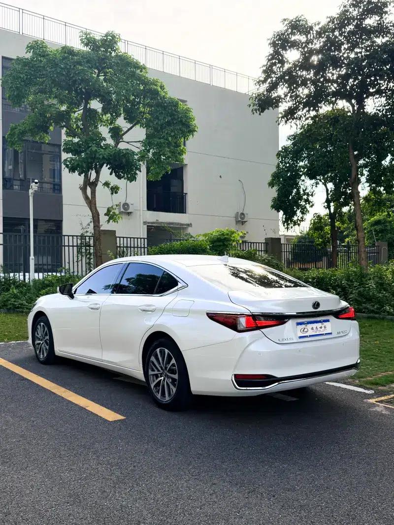 Lexus ES 2022 200 Premium Edition — миниатюра 4