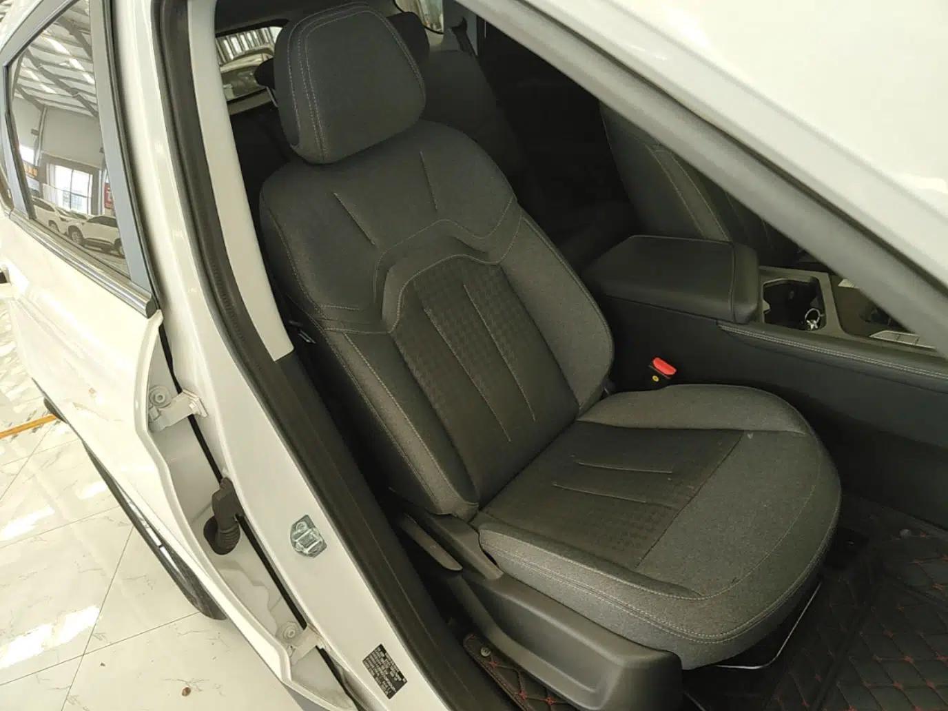 JETOUR X70S 2022 1.5T Manual Fanghua Edition 5 Seats — миниатюра 19