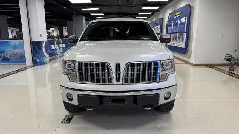 Lincoln Continental Classic 2013 5.4L Automatic 4WD 5-Seater (Parallel Import) — миниатюра 2