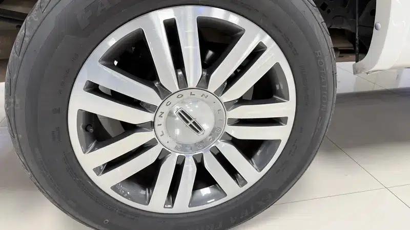 Lincoln Continental Classic 2013 5.4L Automatic 4WD 5-Seater (Parallel Import) — миниатюра 21