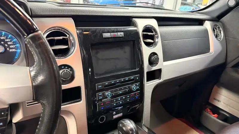 Lincoln Continental Classic 2013 5.4L Automatic 4WD 5-Seater (Parallel Import) — миниатюра 23