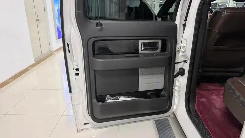 Lincoln Continental Classic 2013 5.4L Automatic 4WD 5-Seater (Parallel Import) — миниатюра 28