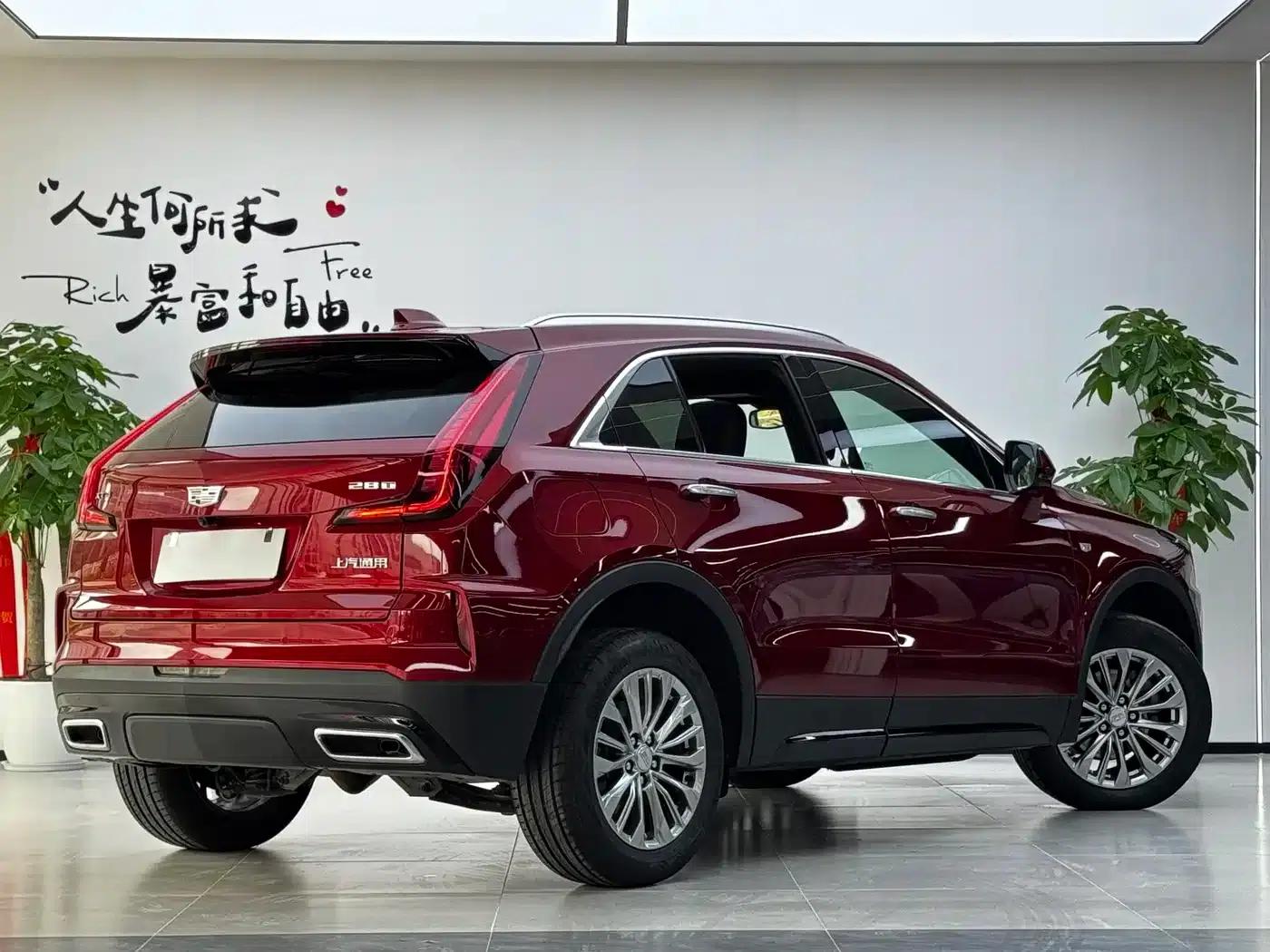2024 Cadillac XT4 28T Two-Wheel Drive Luxury — миниатюра 3