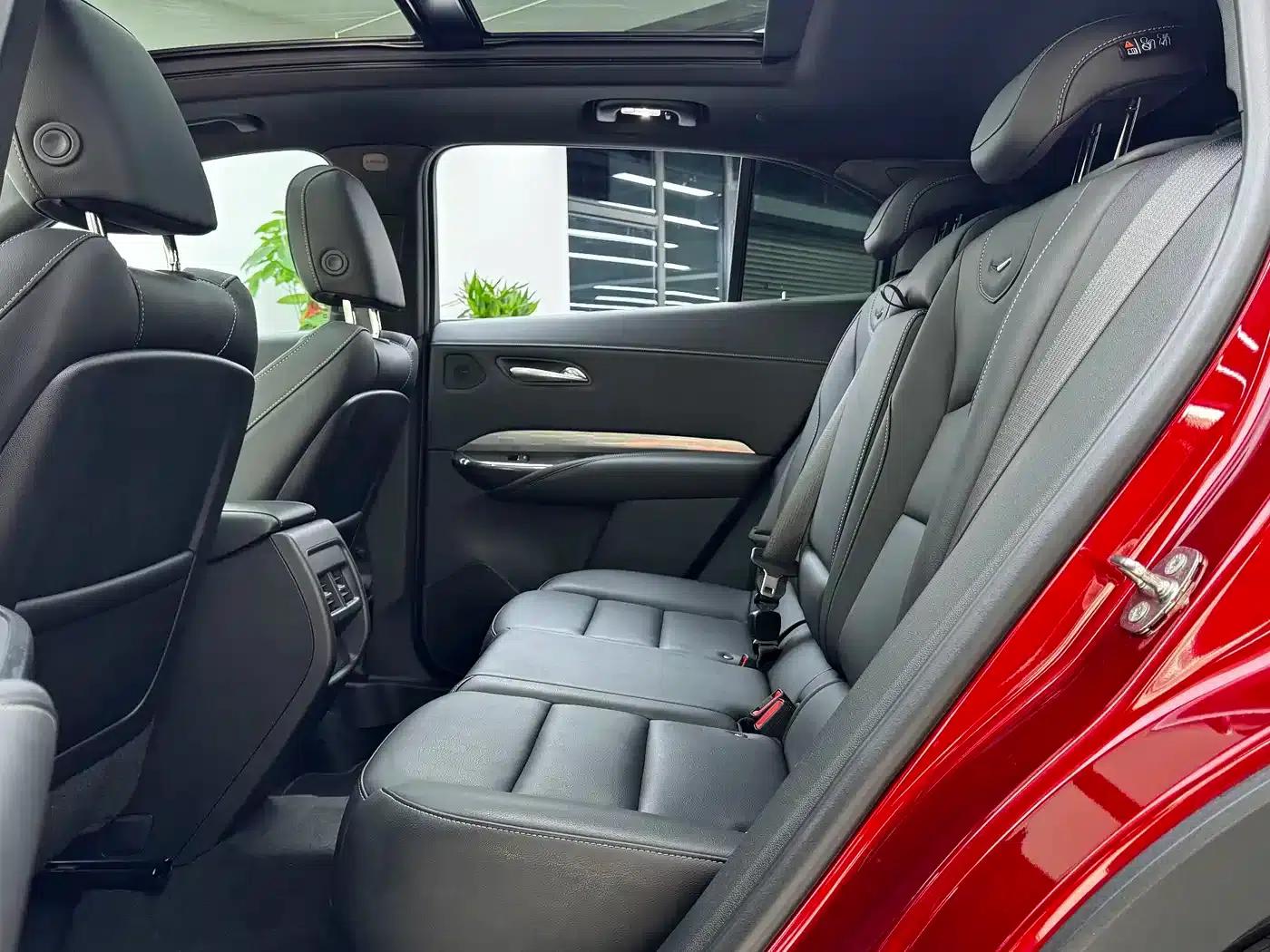 2024 Cadillac XT4 28T Two-Wheel Drive Luxury — миниатюра 8