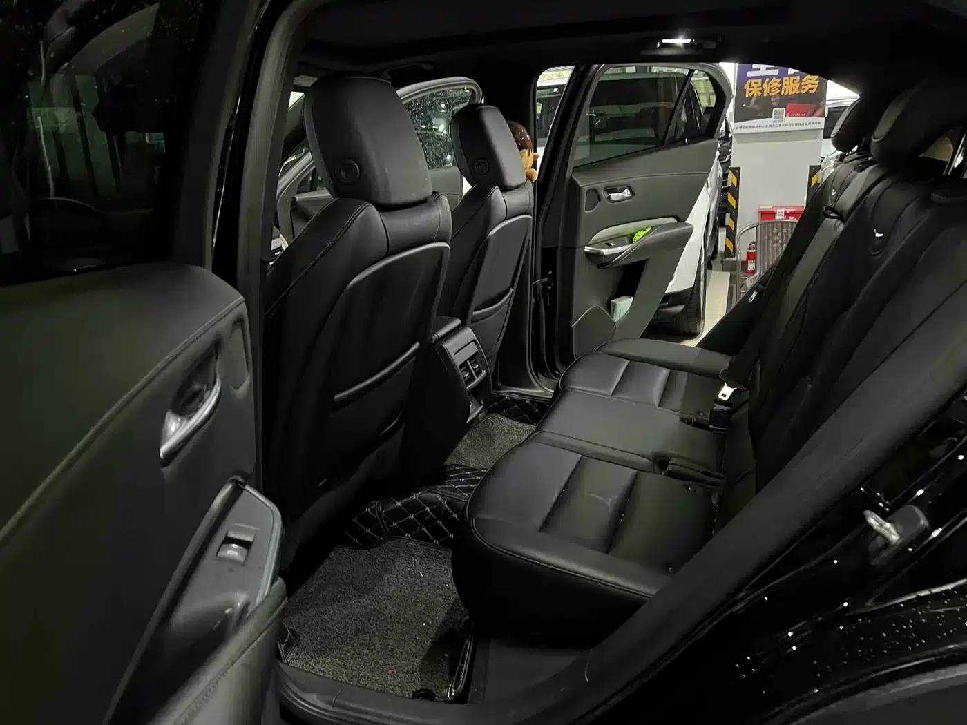 2021 Cadillac XT4 28T Two-Wheel Drive Luxury — миниатюра 6
