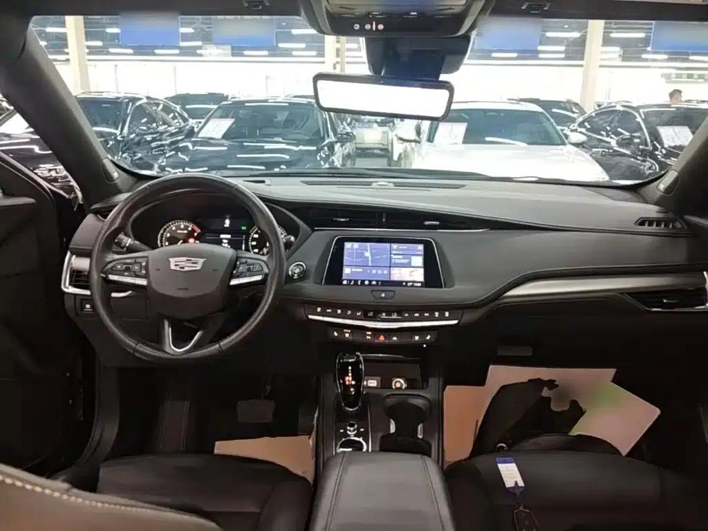 2022 Cadillac XT4 28T 2WD Premium — миниатюра 10