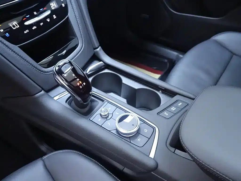 Cadillac XT6 2025 2.0T Six-Seat AWD Premium Executive Black Label Edition — миниатюра 12