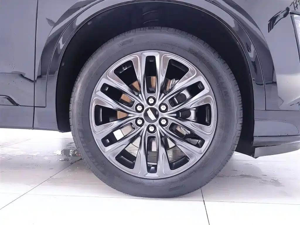 Cadillac XT6 2025 2.0T Six-Seat AWD Premium Executive Black Label Edition — миниатюра 6