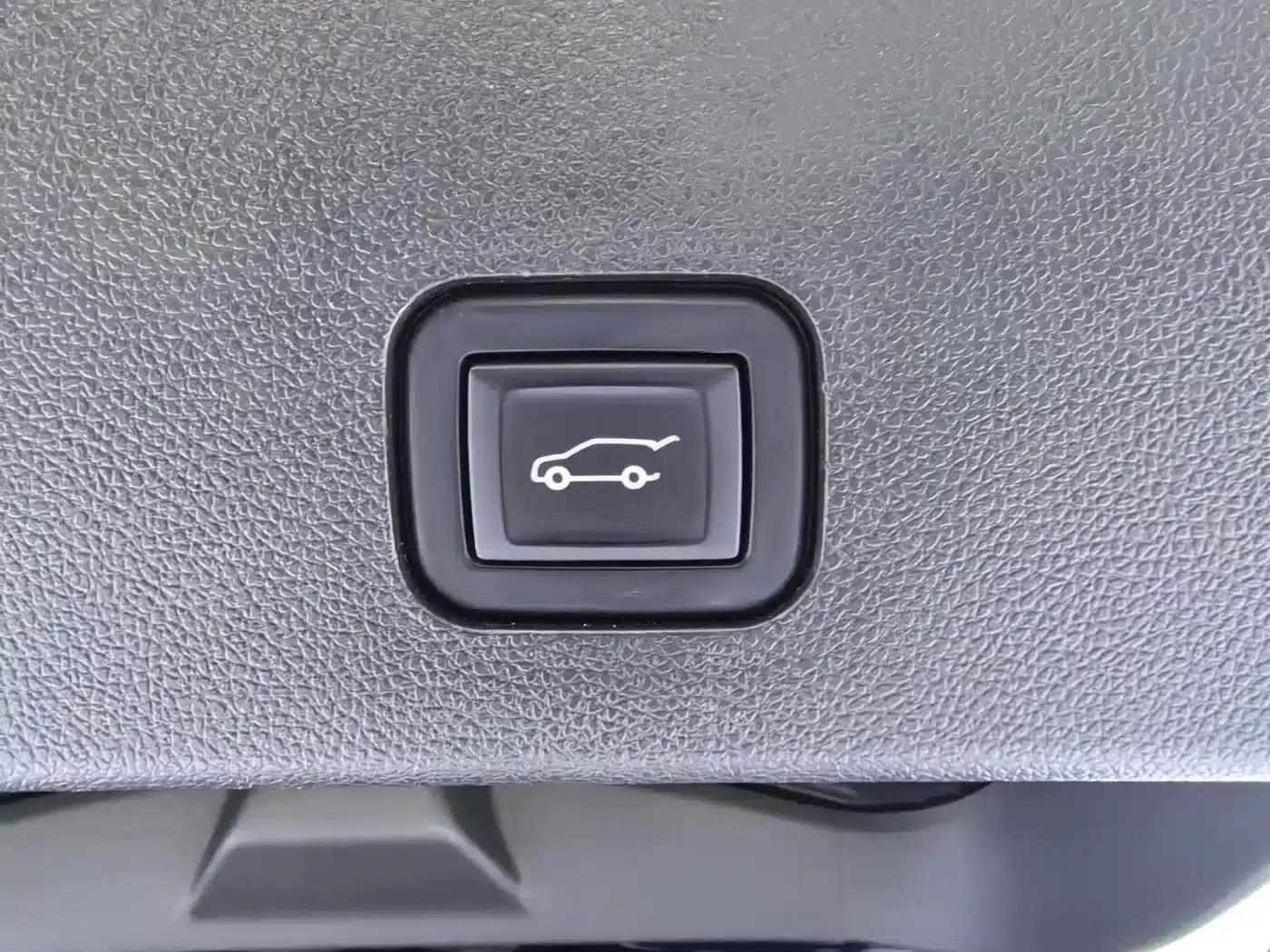 Cadillac XT6 2022 2.0T 7-seater AWD Luxury — миниатюра 30