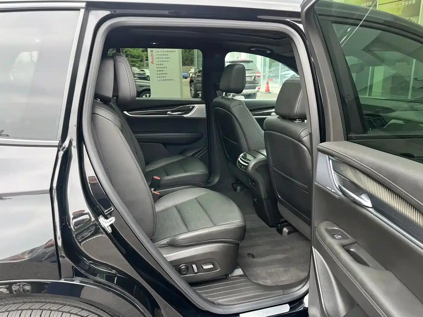 Cadillac XT6 2025 2.0T Six-Seat AWD Premium Executive Black Label Edition — миниатюра 16