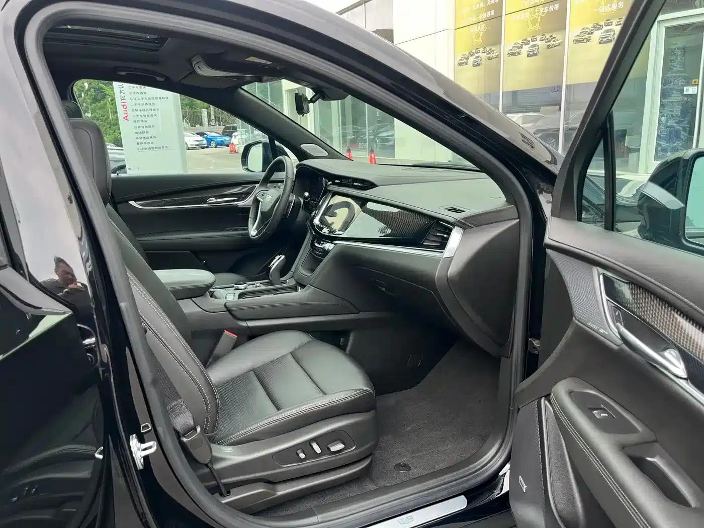 Cadillac XT6 2025 2.0T Six-Seat AWD Premium Executive Black Label Edition — миниатюра 18