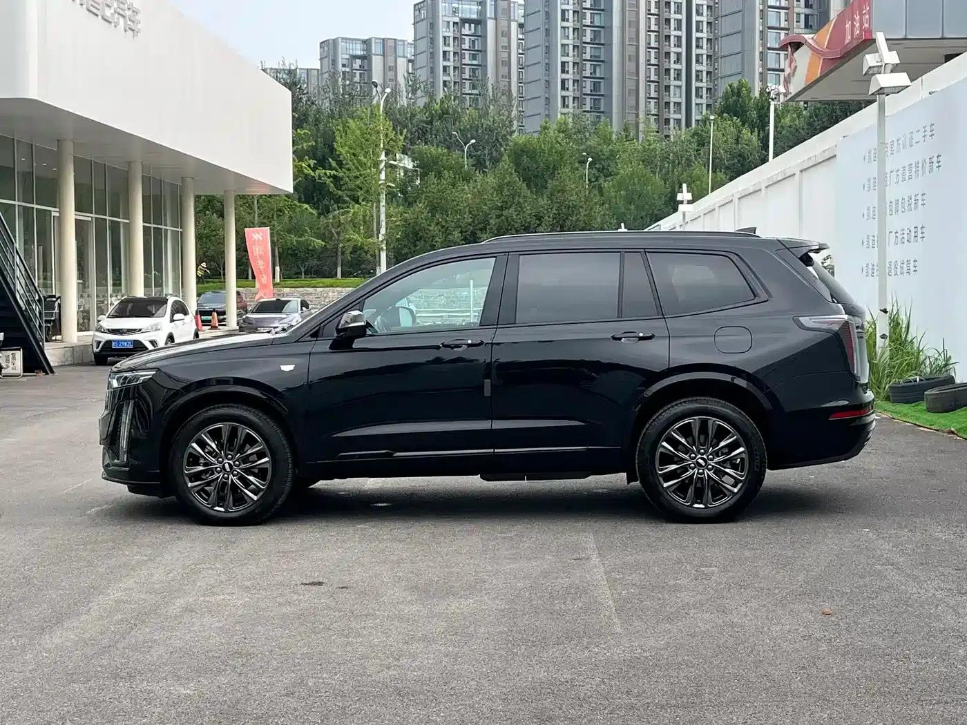 Cadillac XT6 2025 2.0T Six-Seat AWD Premium Executive Black Label Edition — миниатюра 3
