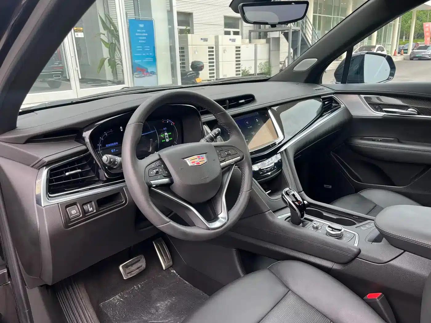 Cadillac XT6 2025 2.0T Six-Seat AWD Premium Executive Black Label Edition — миниатюра 5