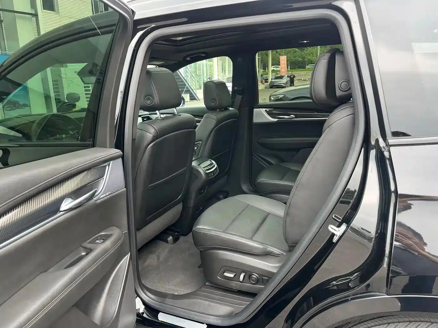 Cadillac XT6 2025 2.0T Six-Seat AWD Premium Executive Black Label Edition — миниатюра 10