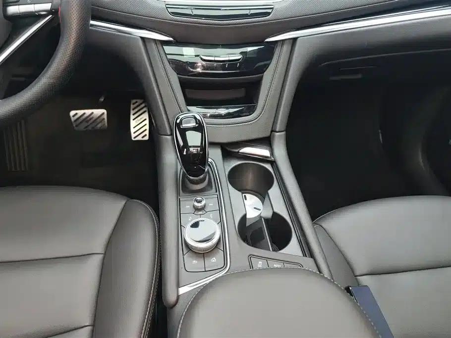 Cadillac XT6 2020 28T Six-Seat Luxury Edition — миниатюра 16