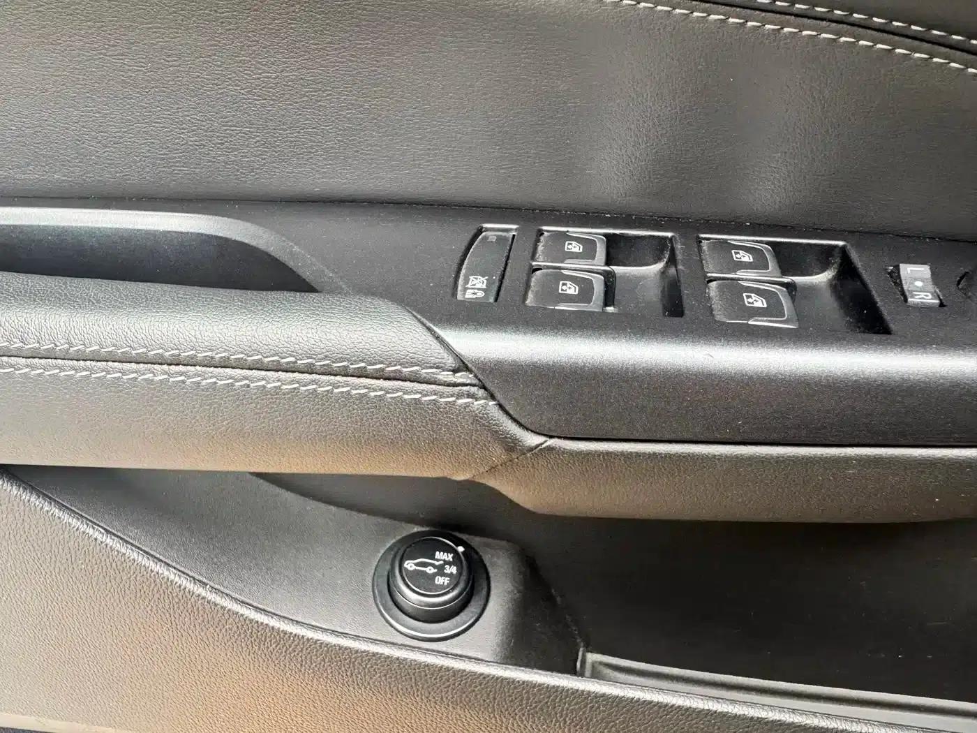 2015 Cadillac SRX 3.0L Elite — миниатюра 11