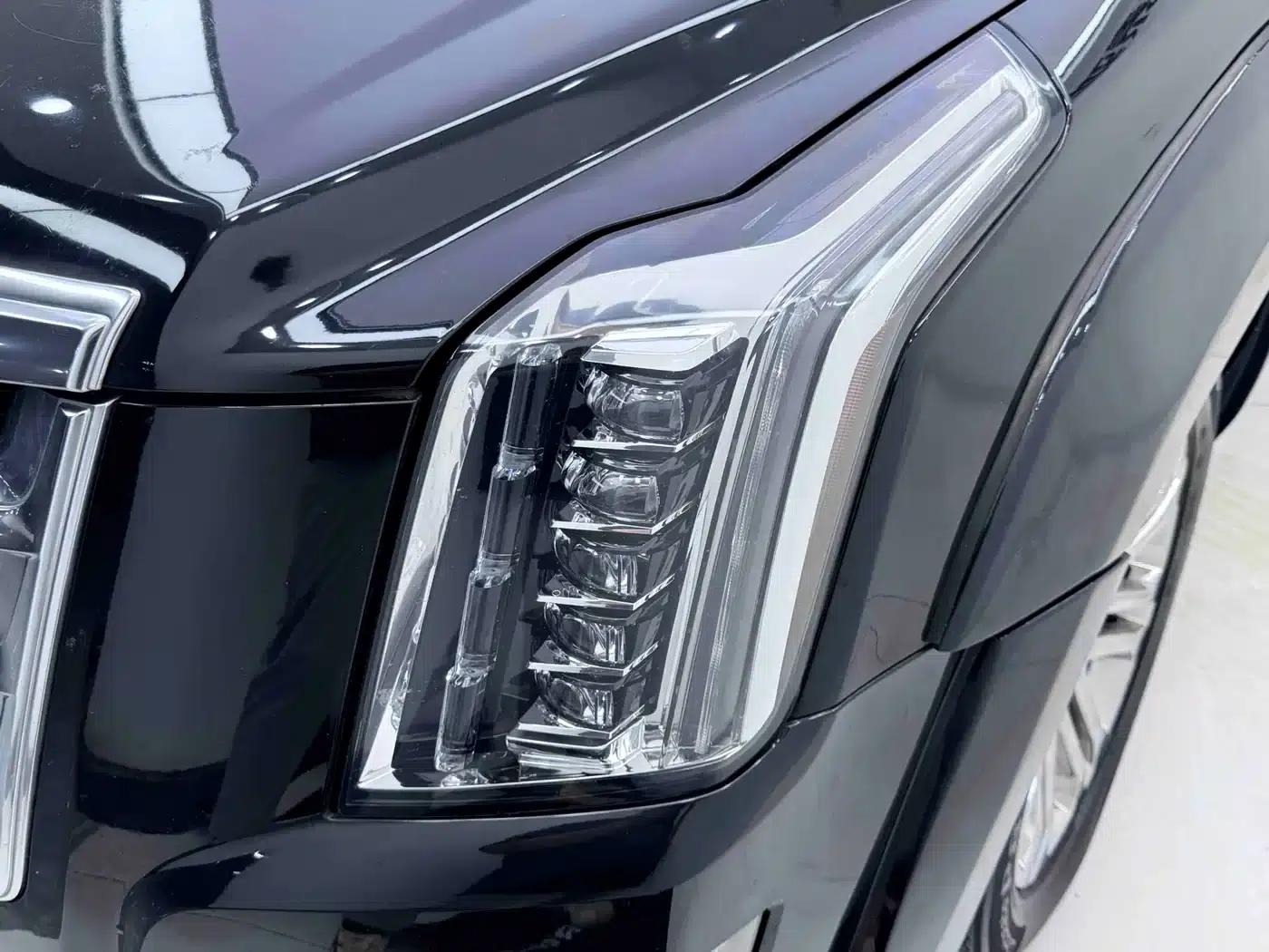 2017 Cadillac Escalade 6.2L US Spec — миниатюра 12