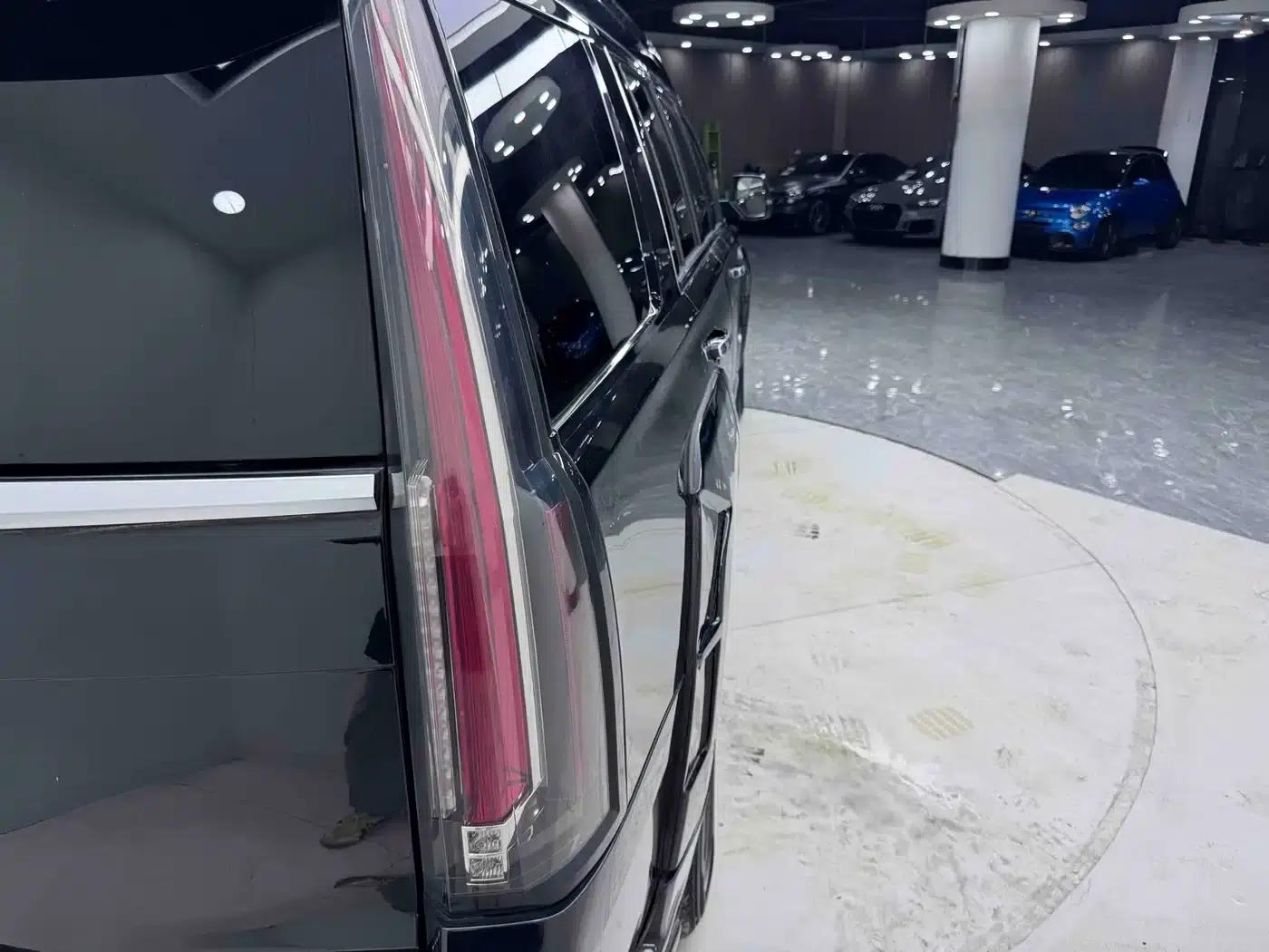 2017 Cadillac Escalade 6.2L US Spec — миниатюра 15