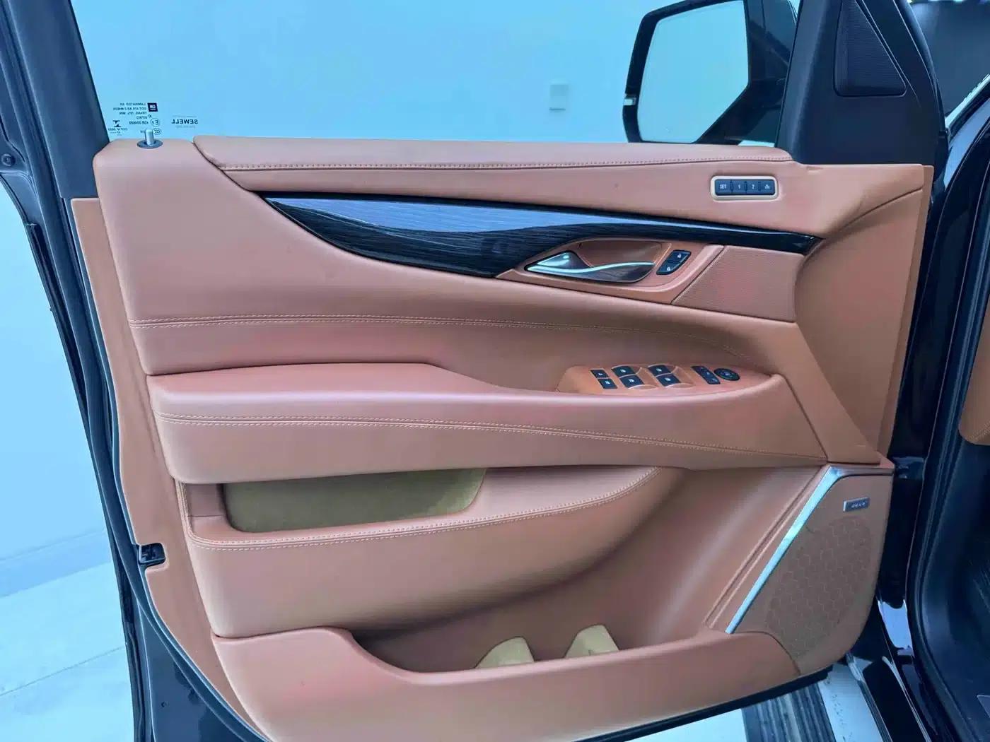 2017 Cadillac Escalade 6.2L US Spec — миниатюра 16