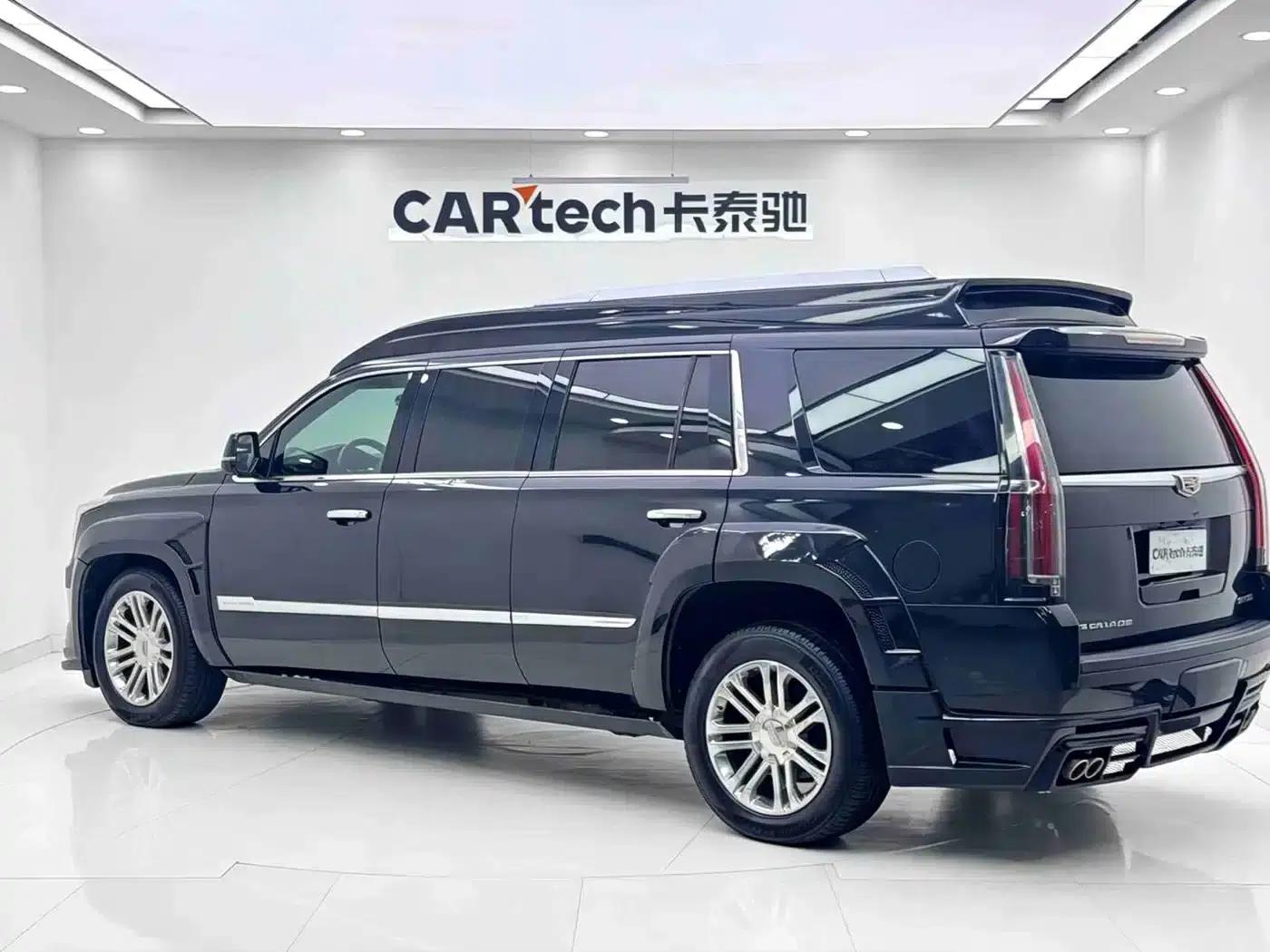 2017 Cadillac Escalade 6.2L US Spec — миниатюра 3