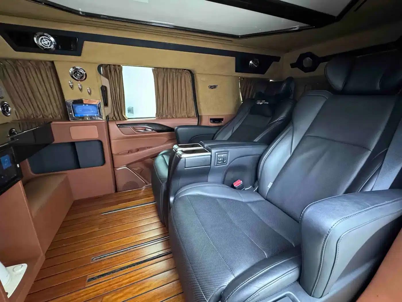 2017 Cadillac Escalade 6.2L US Spec — миниатюра 22