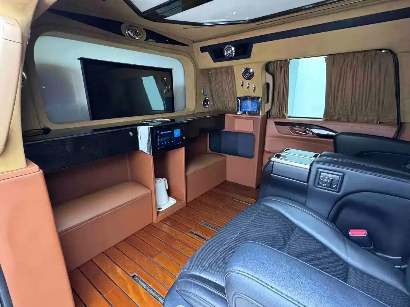 2017 Cadillac Escalade 6.2L US Spec — миниатюра 23